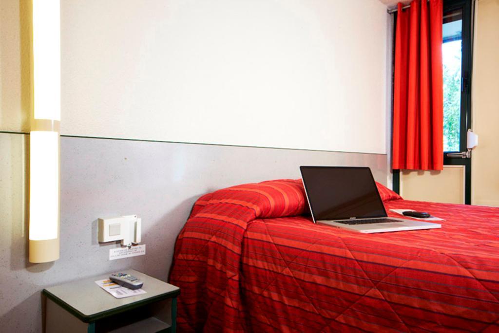 Premiere Classe Saintes Kamer foto